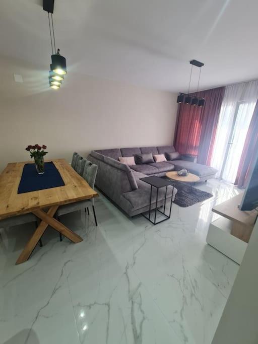 Mias Luxury Apartment غييكا المظهر الخارجي الصورة
