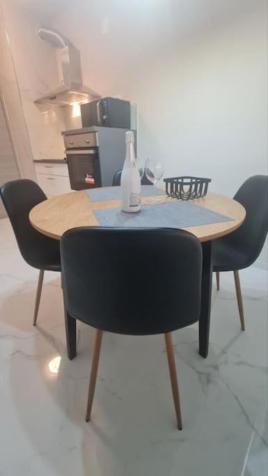 Mias Luxury Apartment غييكا المظهر الخارجي الصورة
