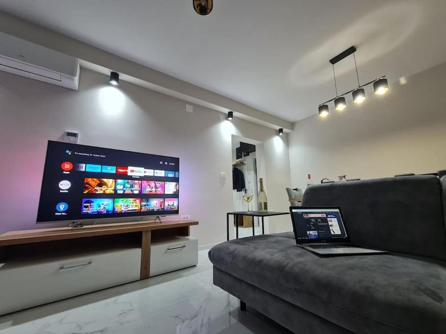 Mias Luxury Apartment غييكا المظهر الخارجي الصورة