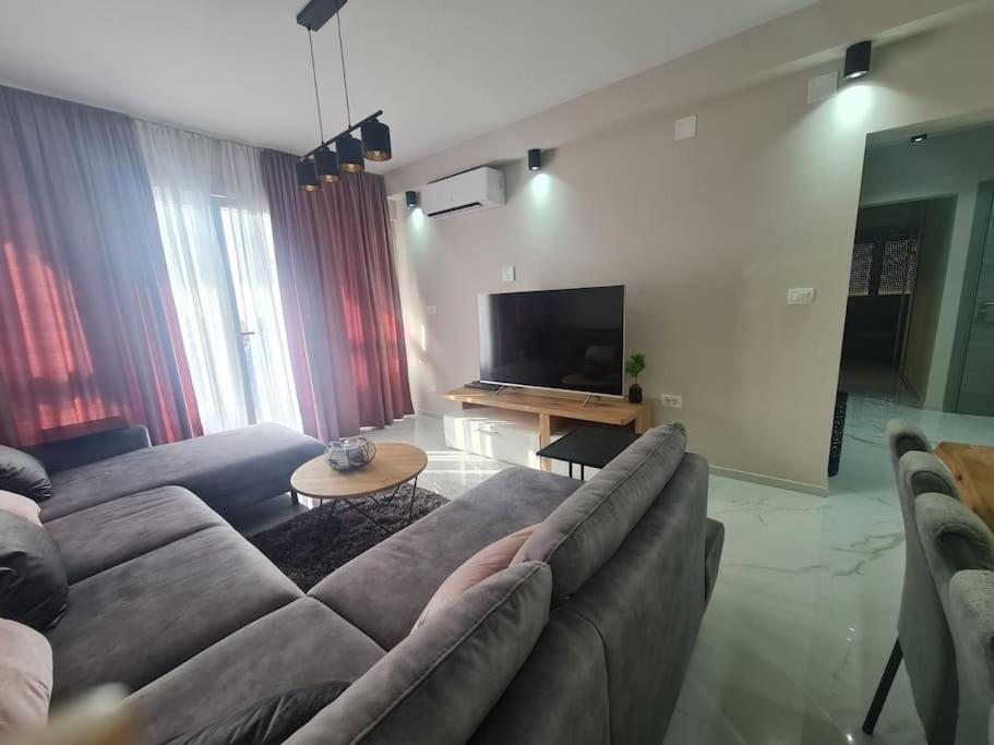 Mias Luxury Apartment غييكا المظهر الخارجي الصورة