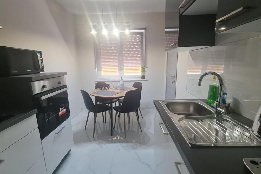 Mias Luxury Apartment غييكا المظهر الخارجي الصورة