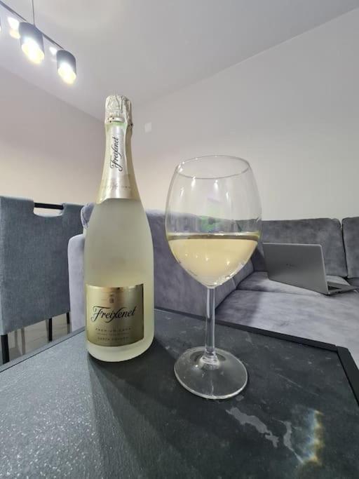 Mias Luxury Apartment غييكا المظهر الخارجي الصورة