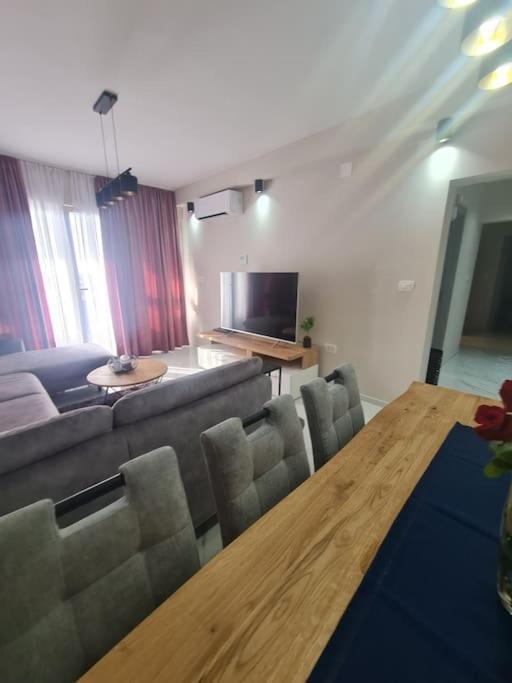 Mias Luxury Apartment غييكا المظهر الخارجي الصورة