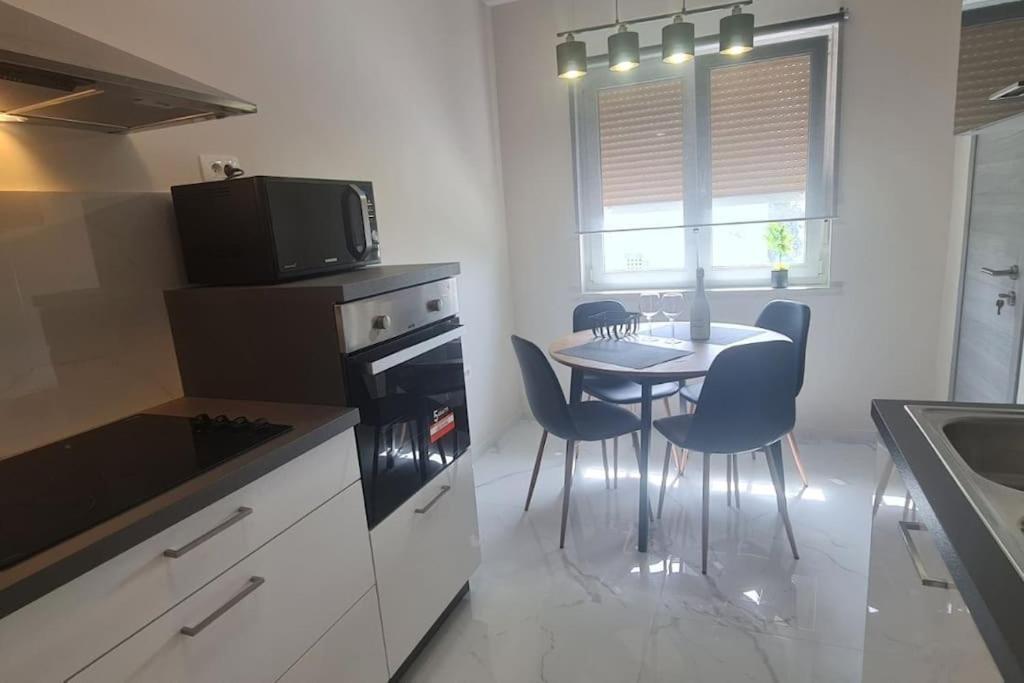 Mias Luxury Apartment غييكا المظهر الخارجي الصورة
