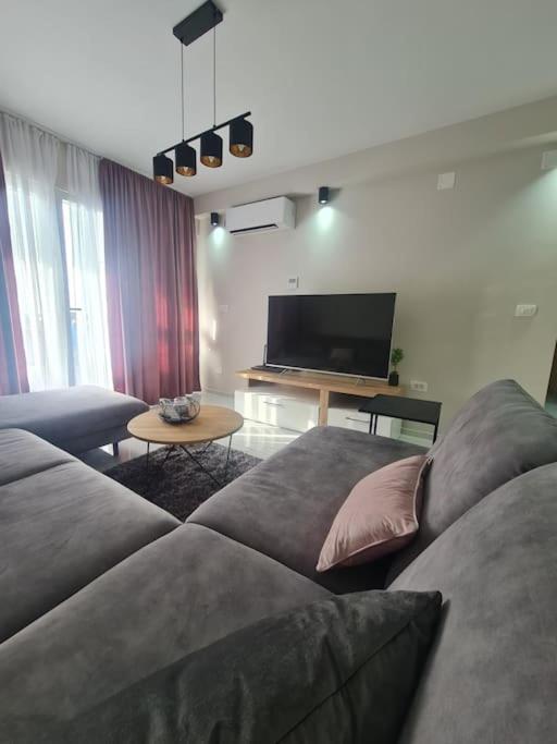 Mias Luxury Apartment غييكا المظهر الخارجي الصورة