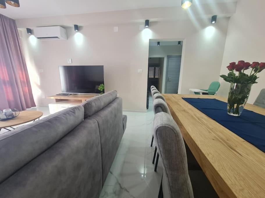 Mias Luxury Apartment غييكا المظهر الخارجي الصورة